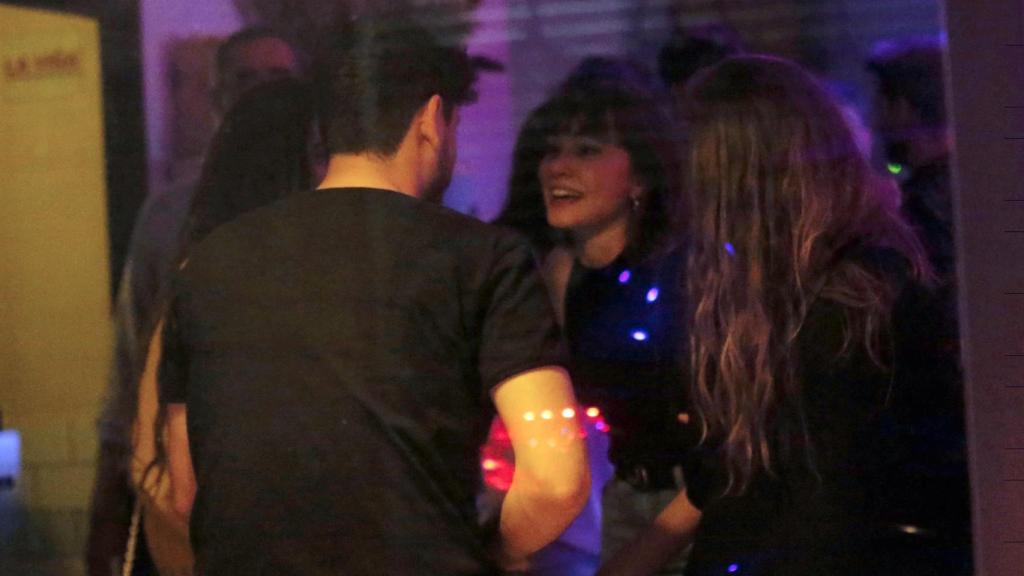 Aitana y Cepeda, confidente en el bar.