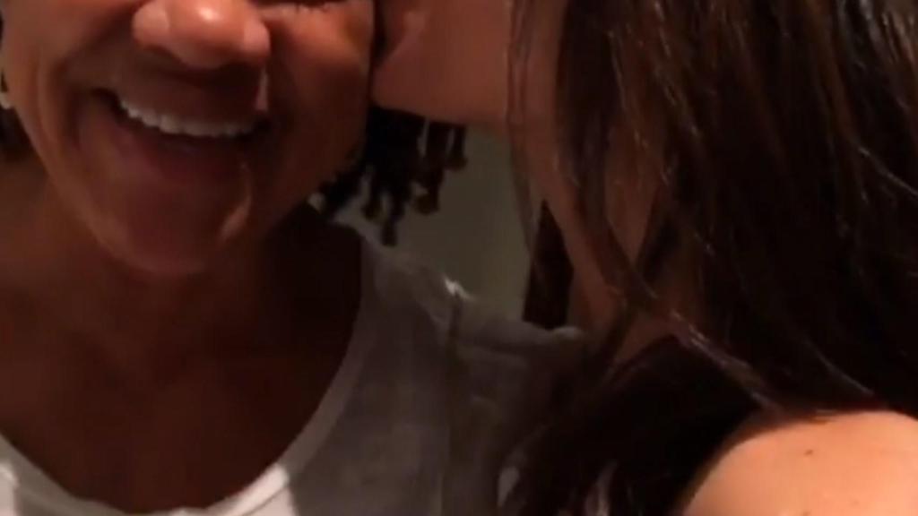 Madre e hija son inseparables.