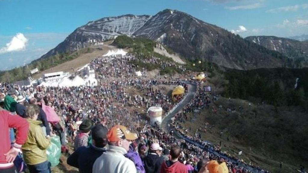 Vista del Monte Zoncolan en una etapa del Giro en una edición anterior.