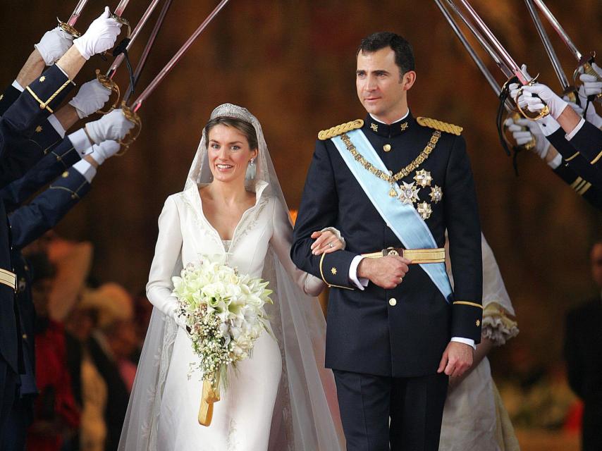 Los reyes Felipe y Letizia el 22 de mayo de 2004, cuando contrajeron matrimonio en la catedral de La Almudena