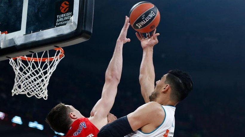 Ayón ante CSKA. Foto: euroleague.net