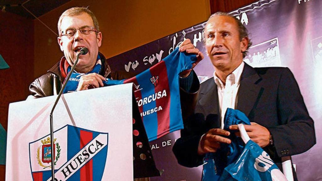 Petón junto a Tomás Guasch en un acto del Huesca.