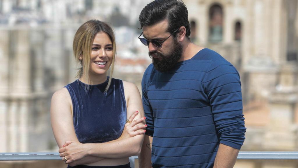 La pareja sobre una alfombra roja. Gtres.