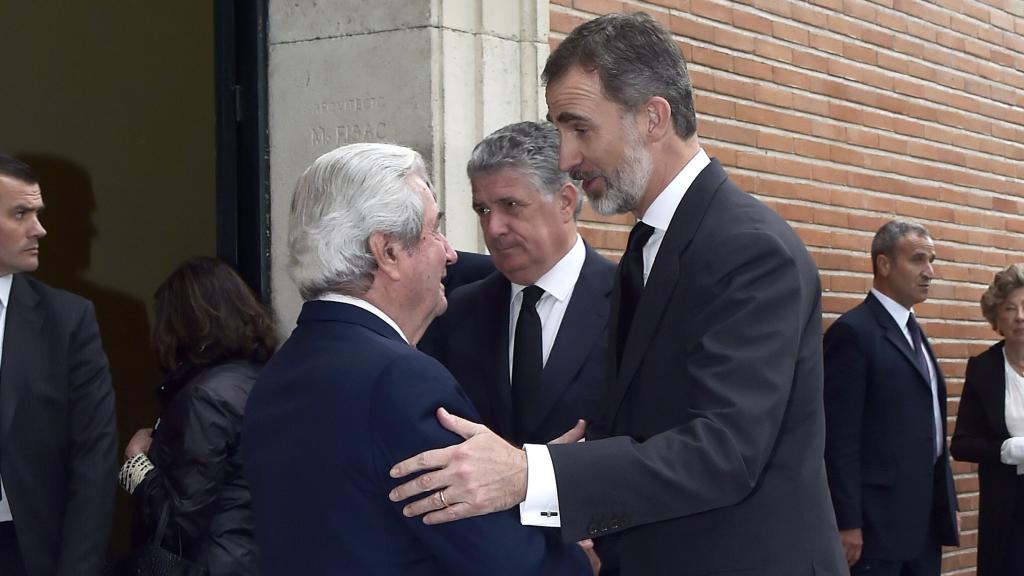 Felipe VI a la entrada del funeral. Gtres.