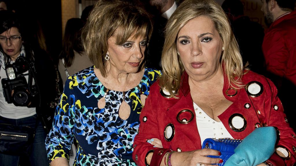 María Teresa junto a su hija Carmen Borrego.