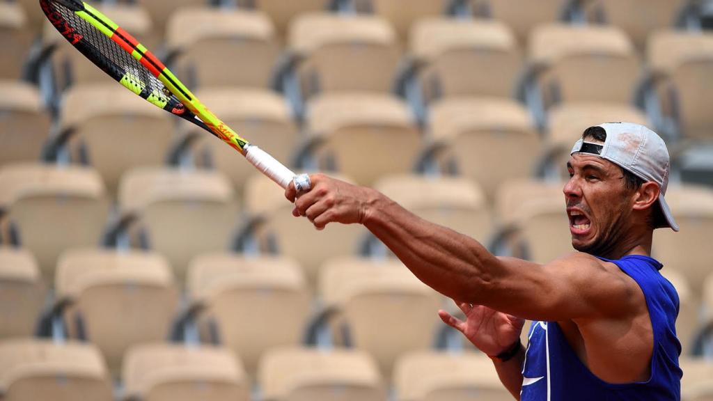 Nadal, durante un entrenamiento en Roland Garros.