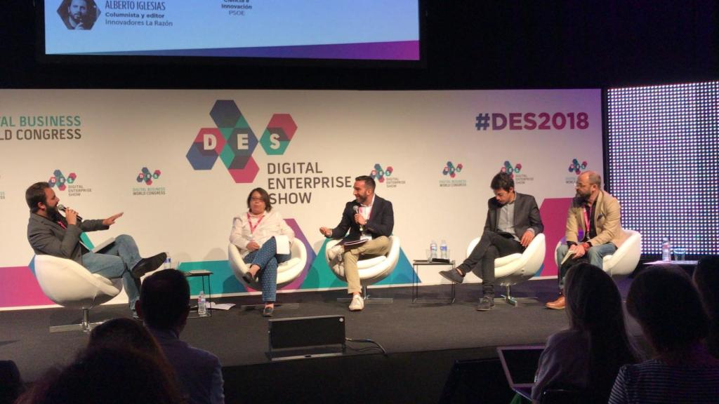 Instantánea de la mesa redonda con los partidos políticos en DES 2018.