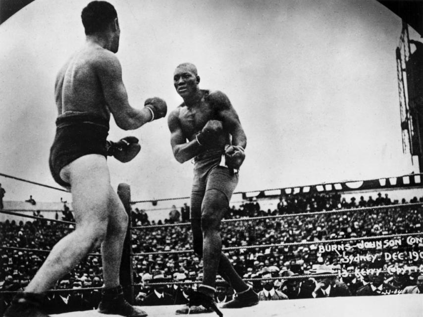 Jack Johnson en plena pelea.