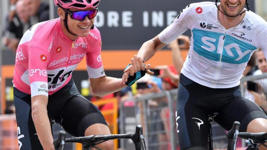 Chris Froome pasa la meta.