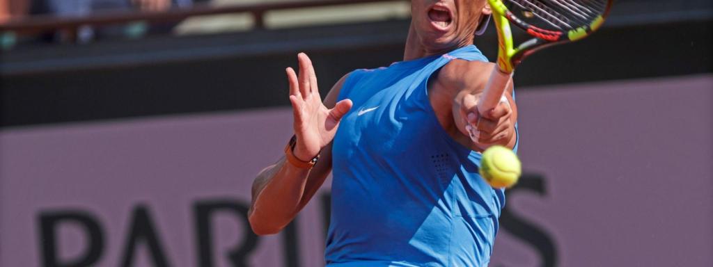 Nadal, entrenando en Roland Garros.