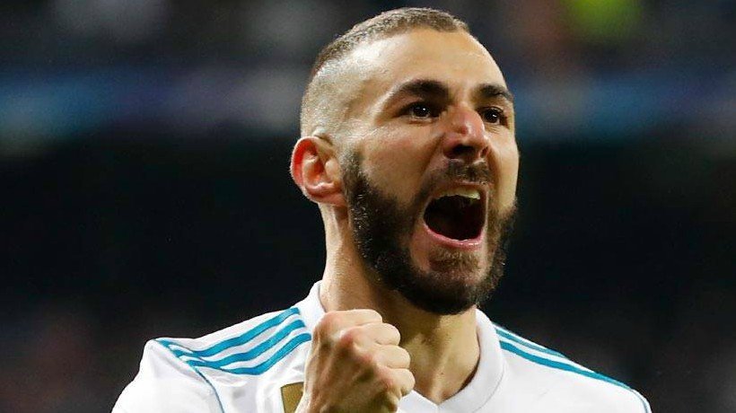 Benzema celebra un gol con el Real Madrid