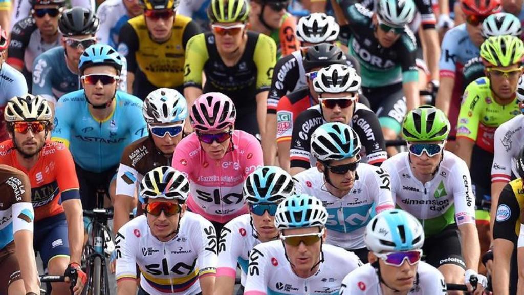 El pelotón, durante la última etapa en Roma