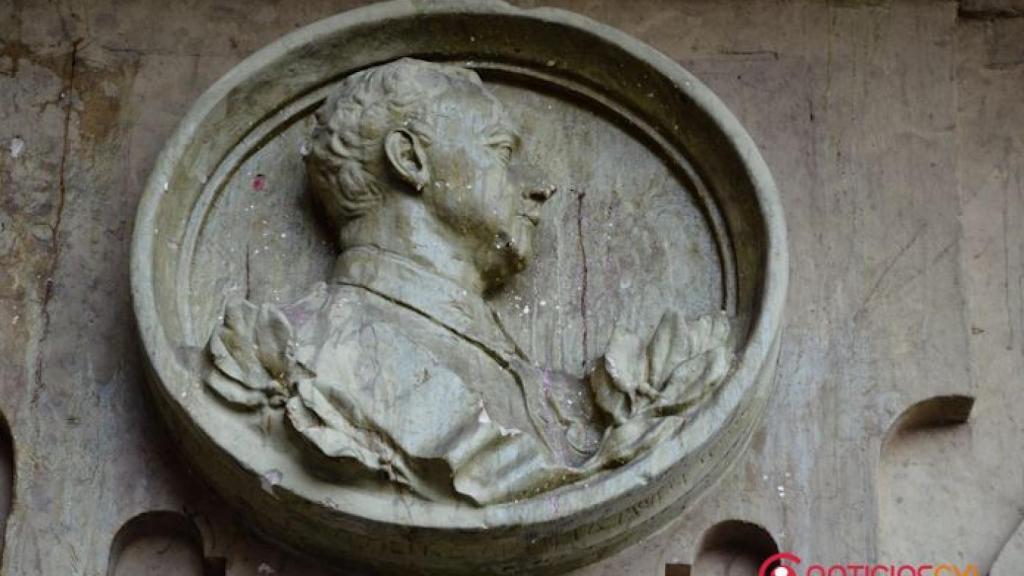 medallon franco izquierda