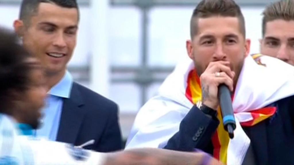 Sergio Ramos cantando en Cibeles