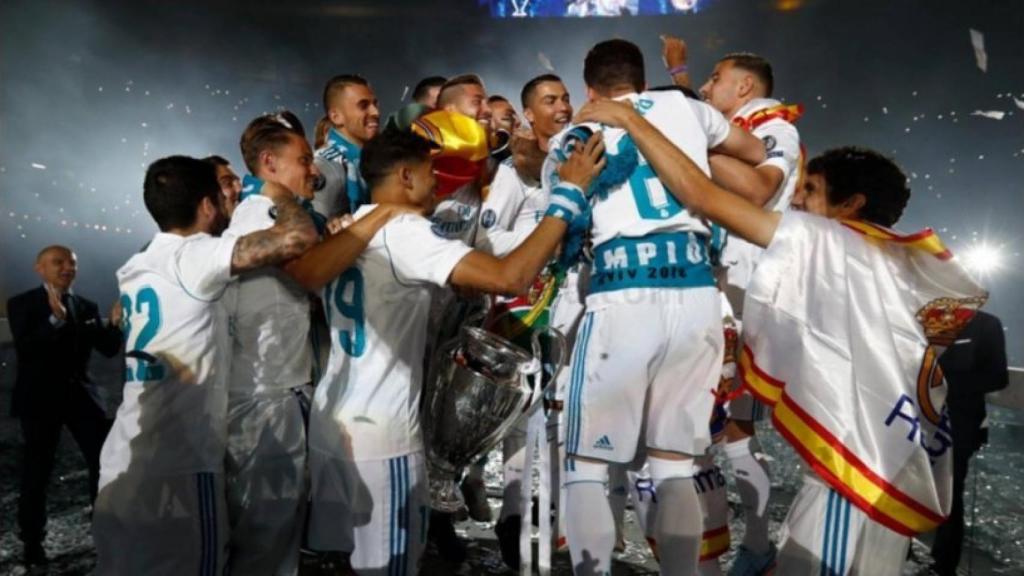 Los jugadores del Madrid arropan a Cristiano Ronaldo