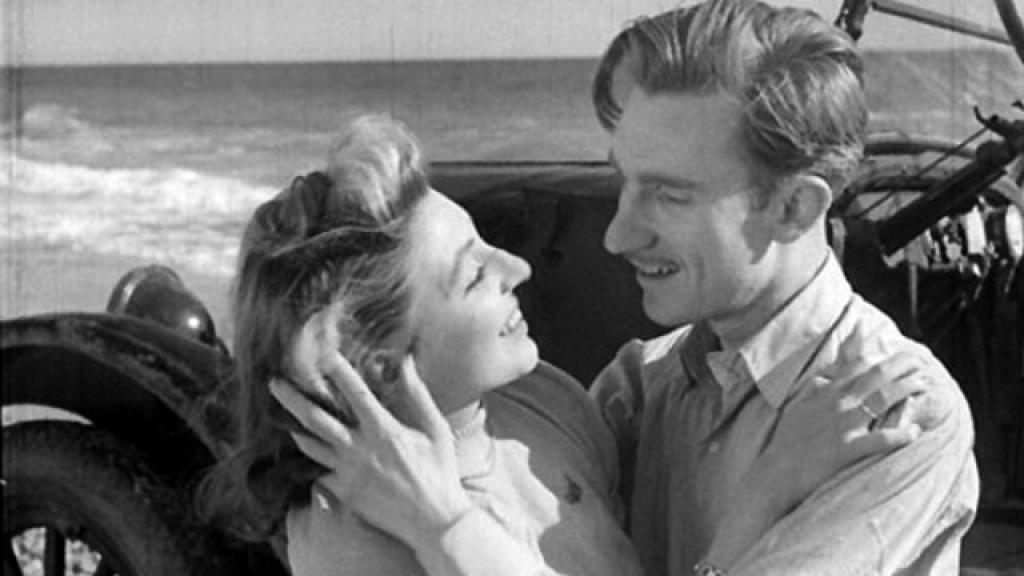 María Dolores Pradera junto a Fernando Fernán Gómez en el fotograma de una película