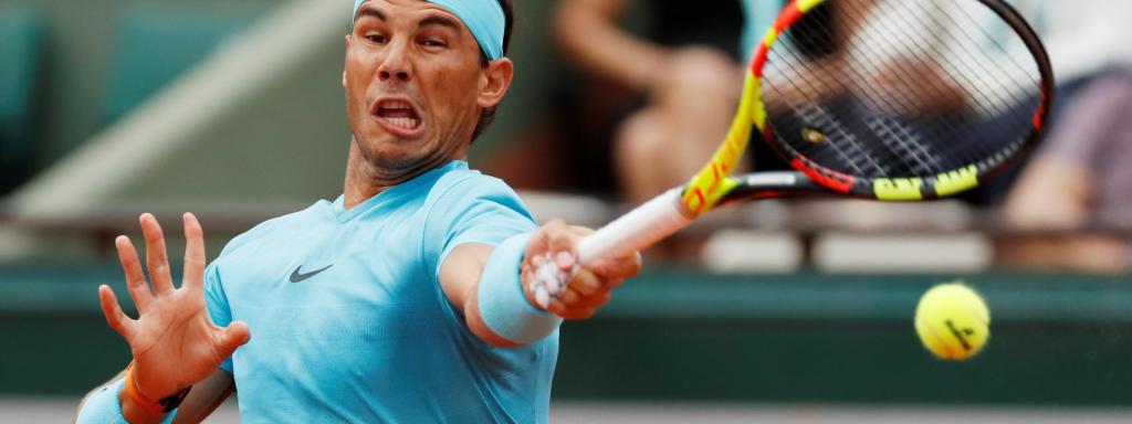 Nadal, golpeando la pelota