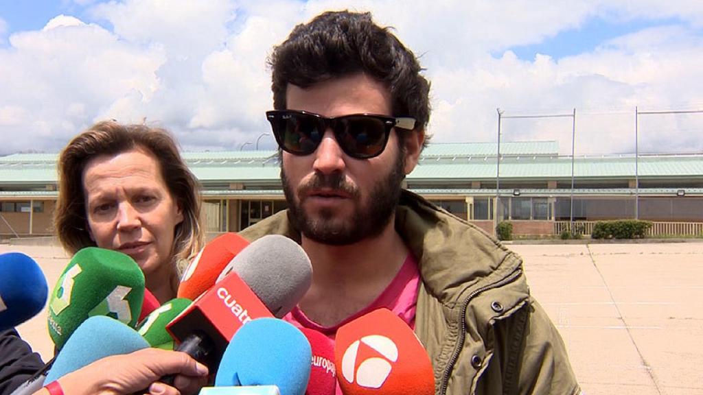 Willy Bárcenas en la entrada de Soto del Real.