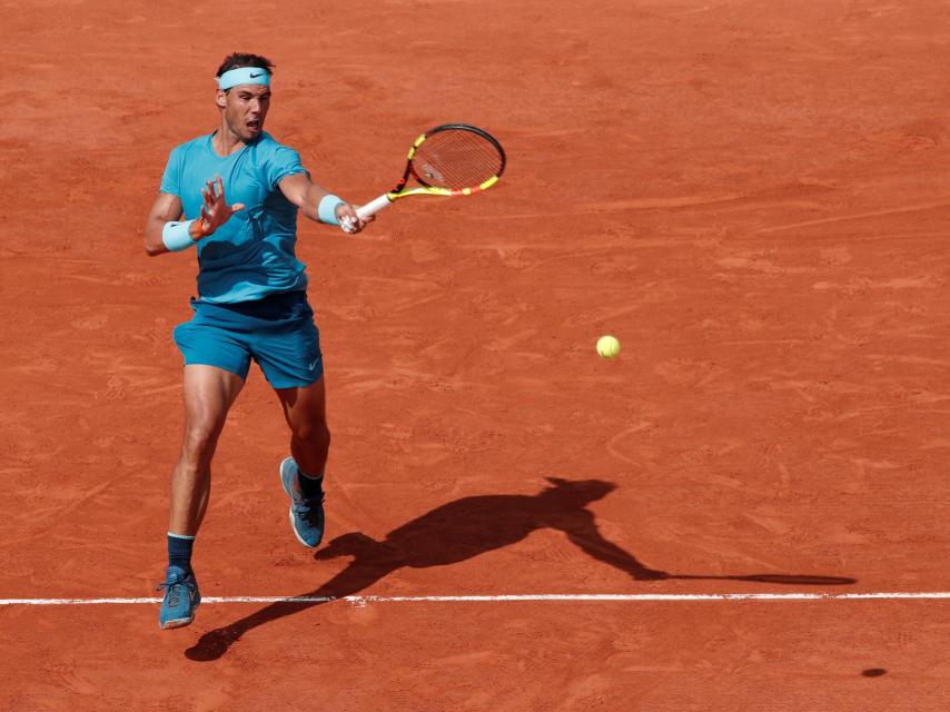 Nadal, golpeando una derecha ante Pella.