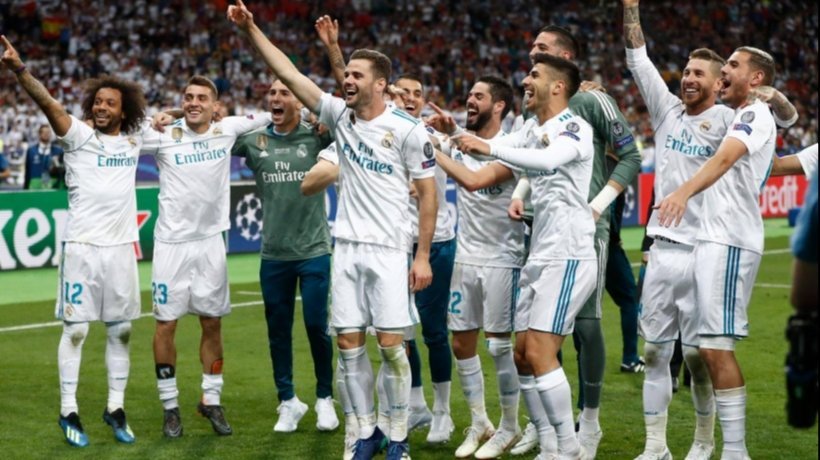 Los jugadores celebran la victoria contra el Liverpool