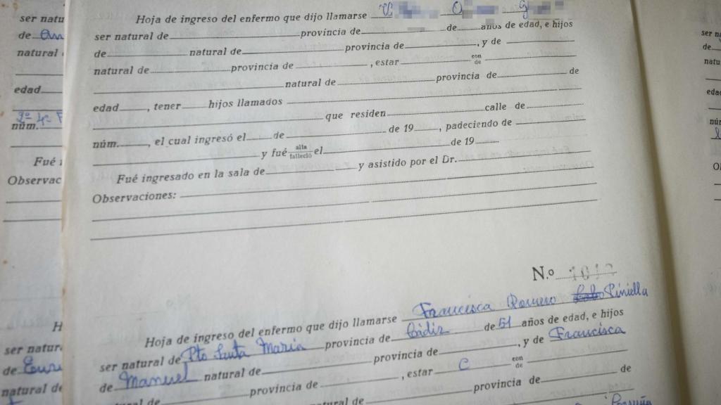 En la parte superior aparece el nombre la madre de la mujer a la que dice haber traído al mundo Ana Tirado.