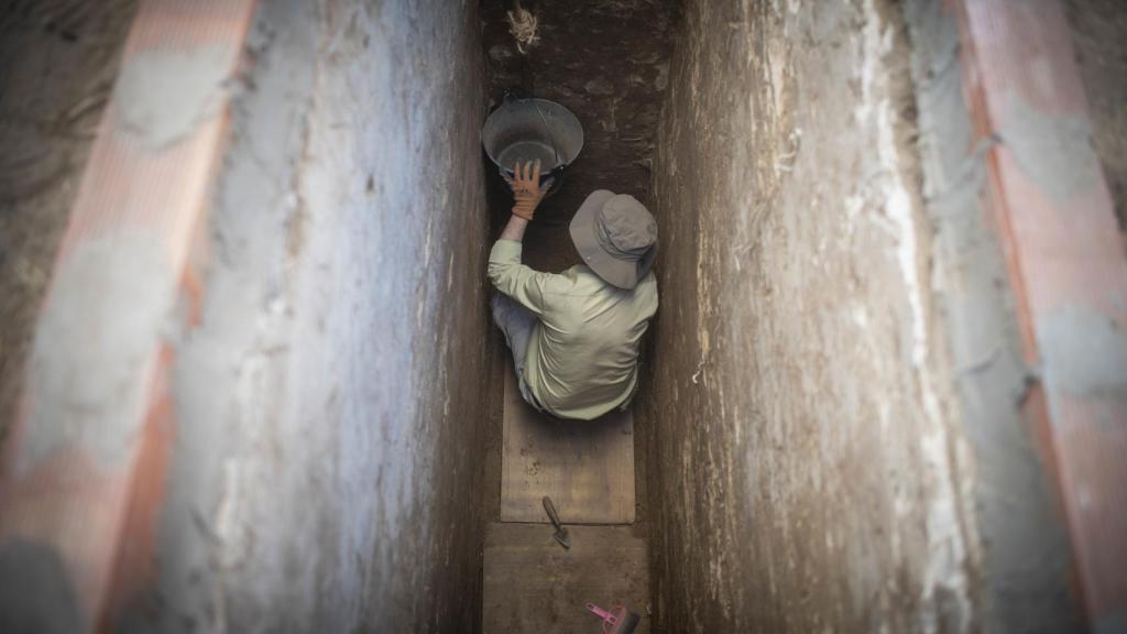 Trabajos de exhumación en el antiguo cementerio de Cádiz impulsados por SOS Bebés Robados.