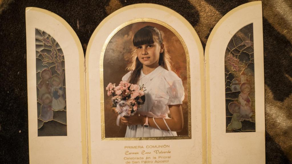 Carmen Cano a sus nueve años en el recordatorio de su primera comunión.
