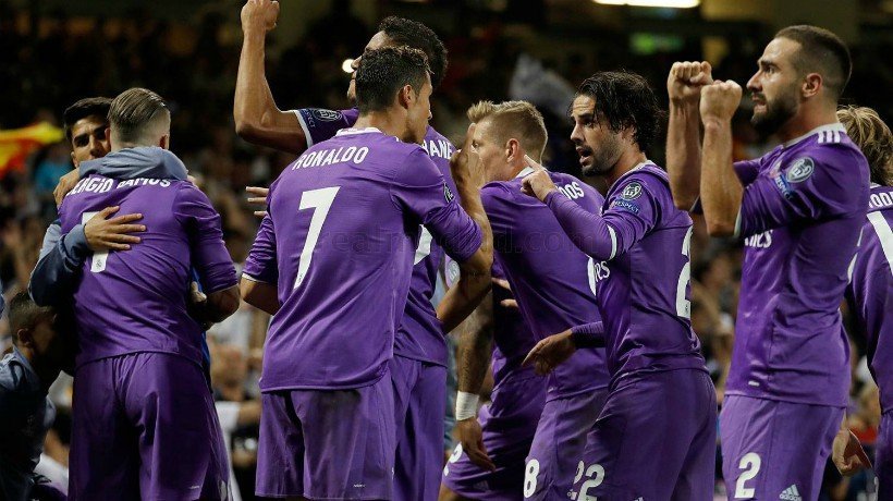 La plantilla celebra La Duodécima