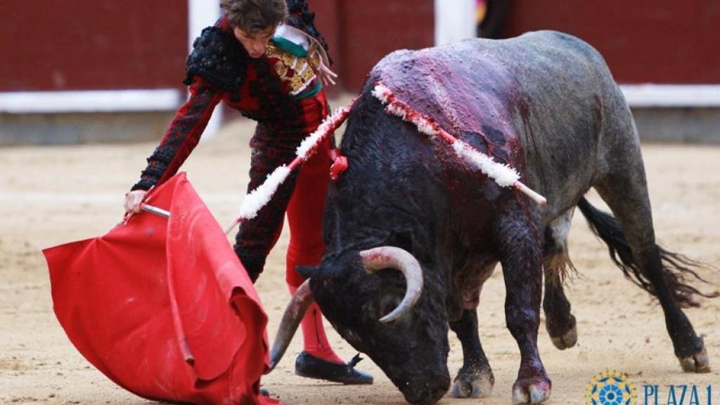 Buen derechazo de Robleño