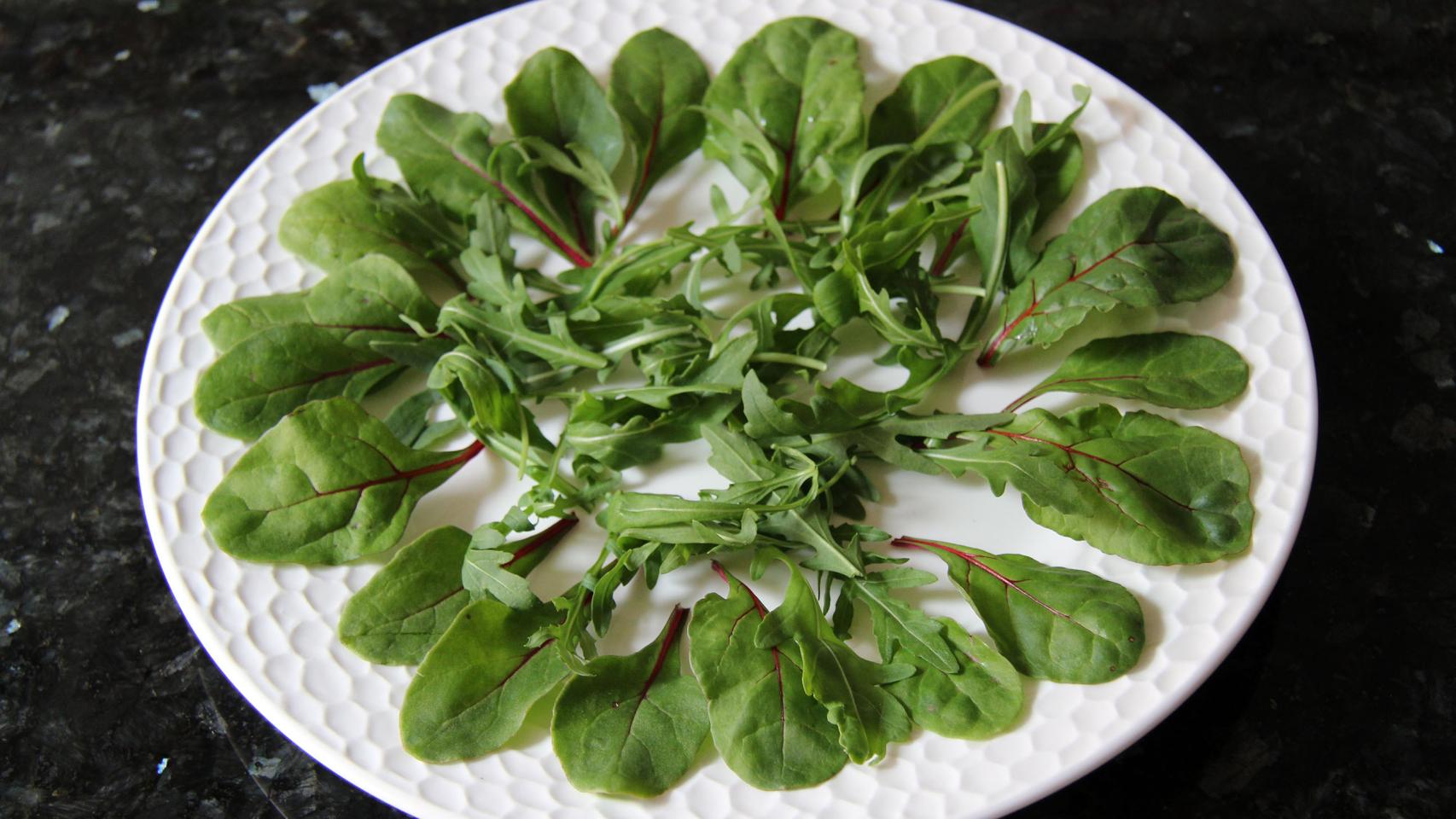 PATATAS VIOLETA, RABANITOS, MANGO Y GRANADA CON SALSA DE YOGUR 04