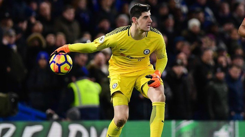 Enfado de Courtois con el Chelsea por buscarle sustituto