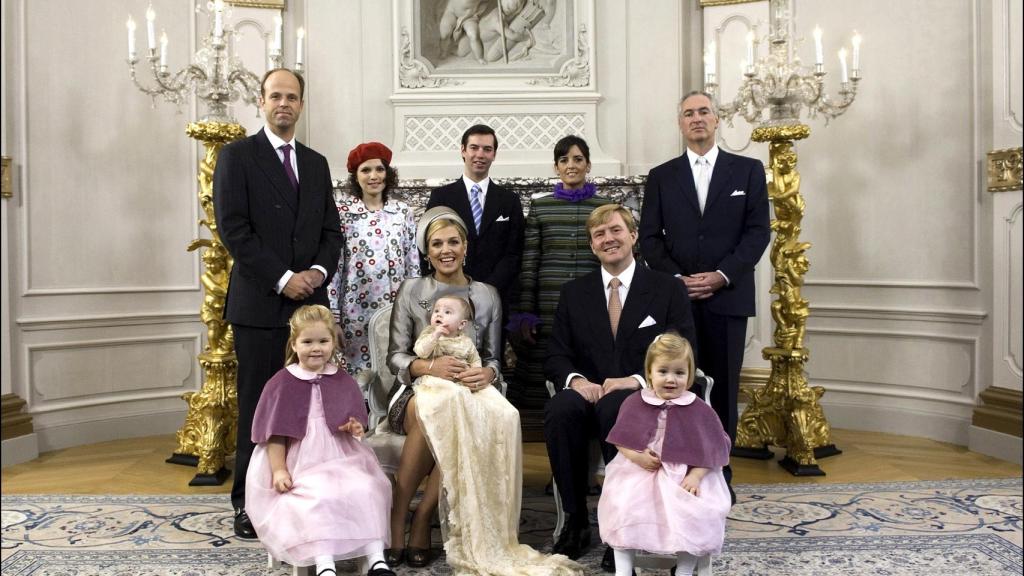 La familia real de Holanda en el bautizo de Ariadne donde Inés fue la madrina.