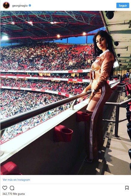 El último look de Georgina le roba el protagonismo a Cristiano en el partido de Portugal