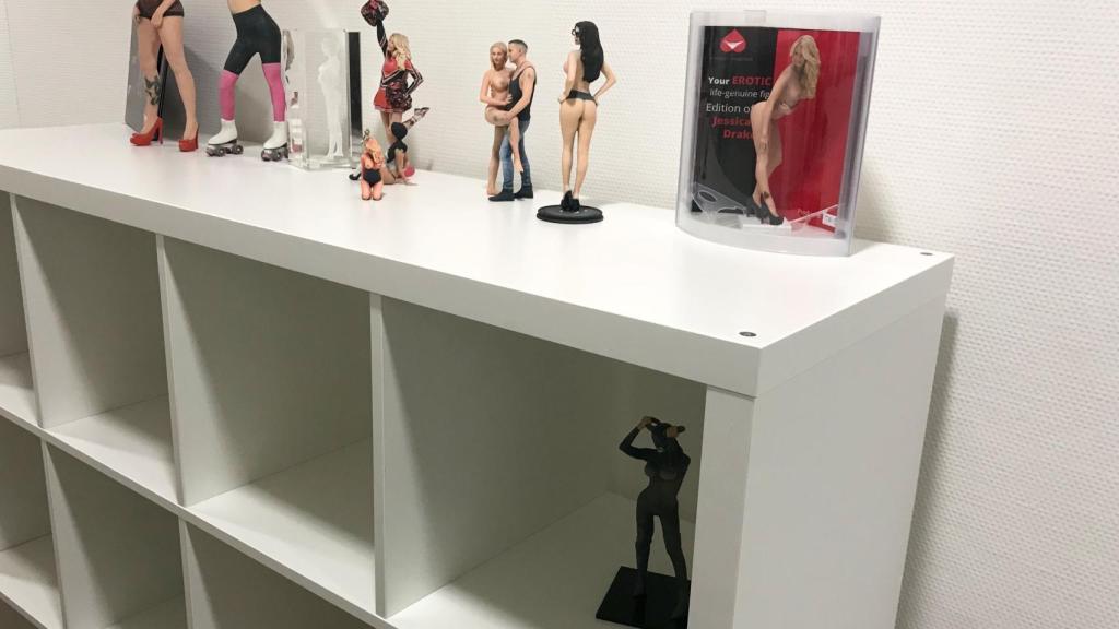 Esculturas virtuales del CEO de la empresa.