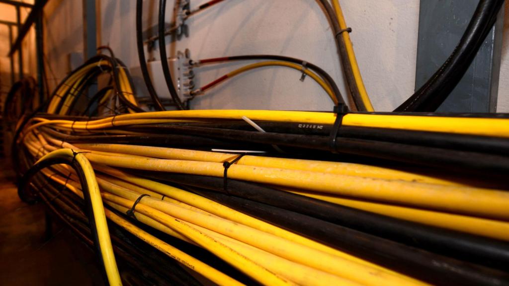 Cableado de una de las salas de la central de Madrid Albéniz.
