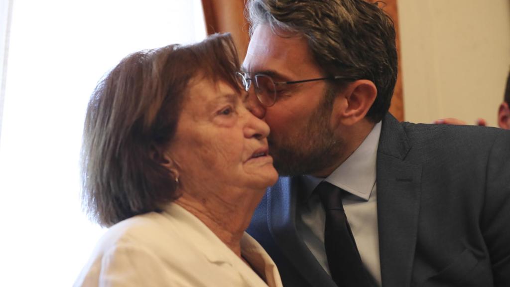 Màxim Huerta con su madre.