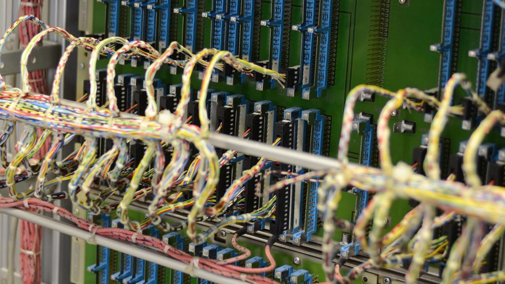 Detalle de uno de los repartidores de cables de cobre.