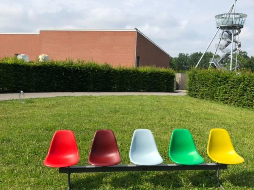 Diseño y esculturas. Al fondo, el tobogan de Carsten Holler