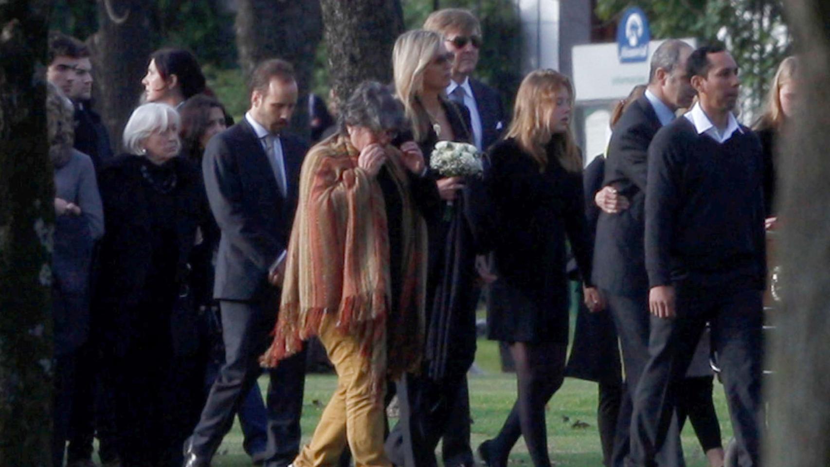 Lágrimas y dolor en el último adiós a la hermana de Máxima tras su suicidio