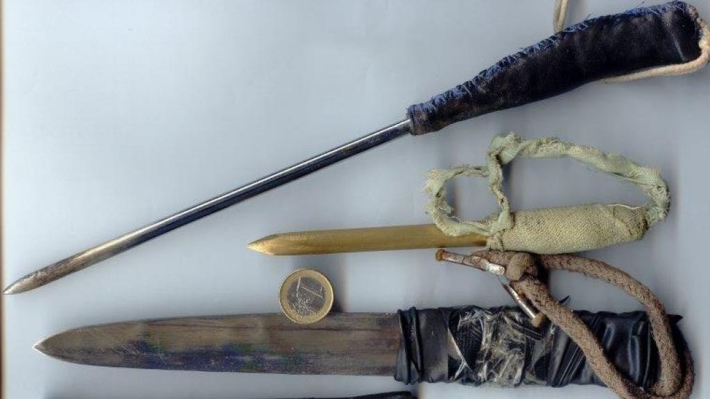 Algunas de las armas artesanales que se fabrican los presos