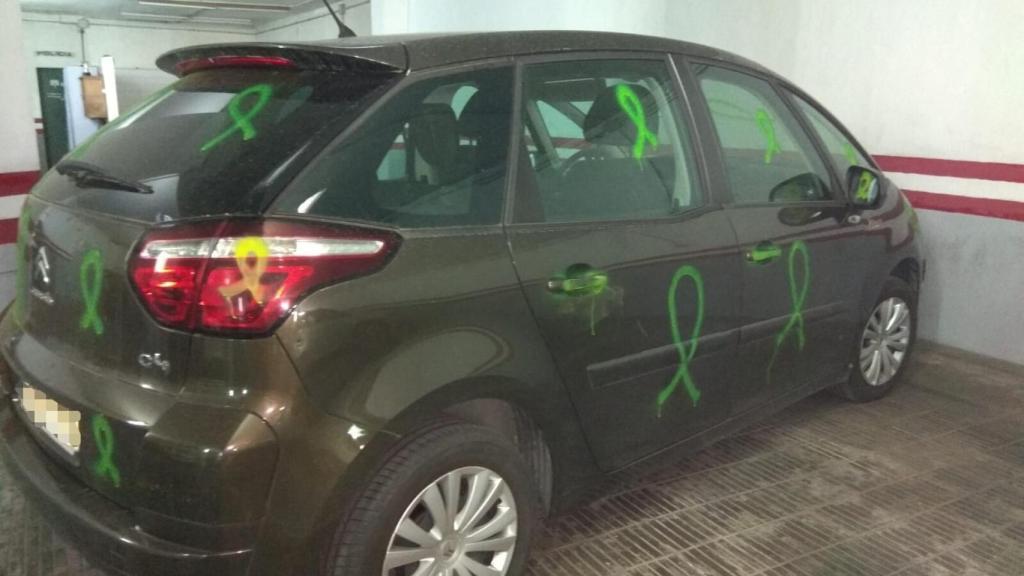 Hay atacantes que todavía no se aclaran y pintan lazos amarillos. Tal vez alguna reivindicación marciana