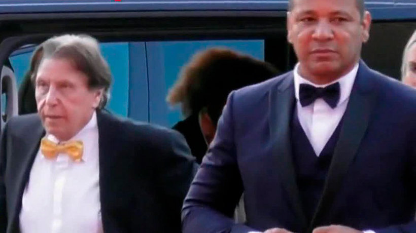 Neymar, junto a su séquito ante las dudas sobre su futuro