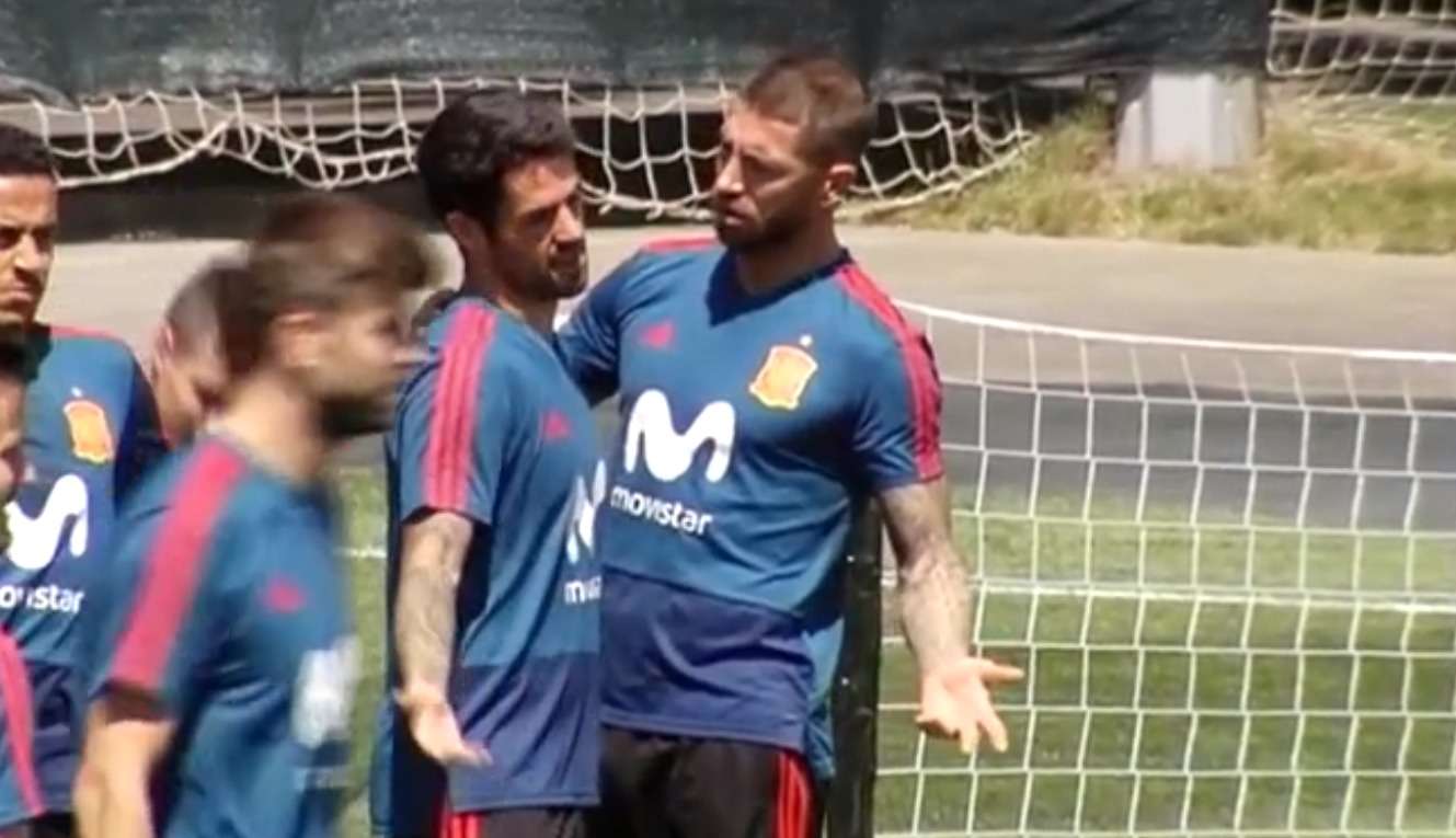 La charla de Ramos a Isco durante el entreno de España