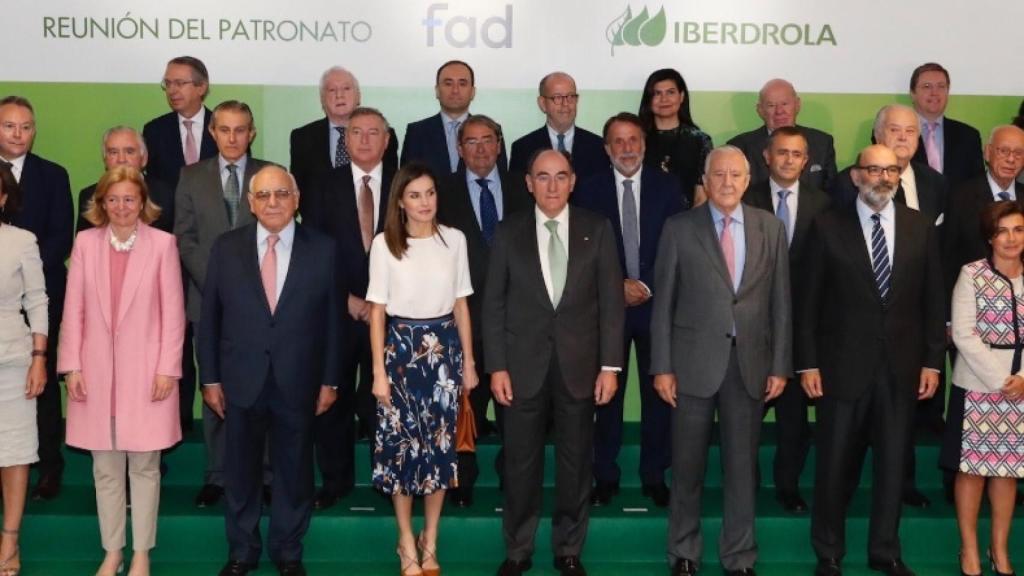 La reina Letizia con los miembros del Patronato de la Fundación de Ayuda contra la Drogadicción