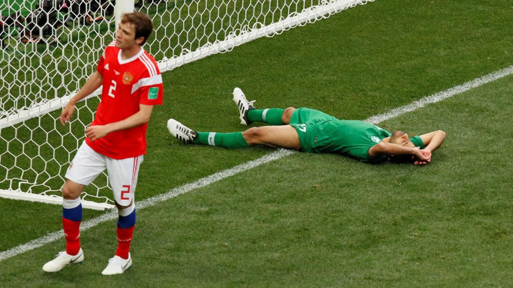 Al-Jassim tirado en el suelo después de fallar una ocasión.