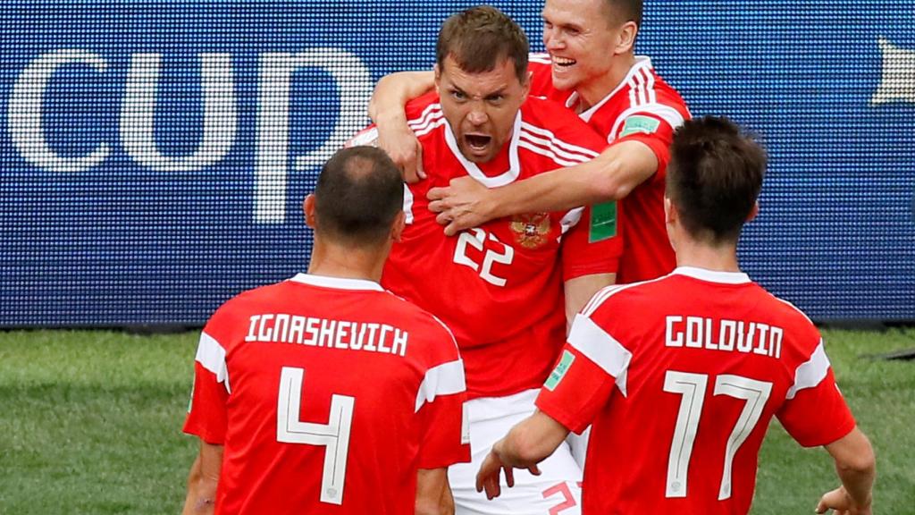 Dzyuba celebra el tercer gol de Rusia.