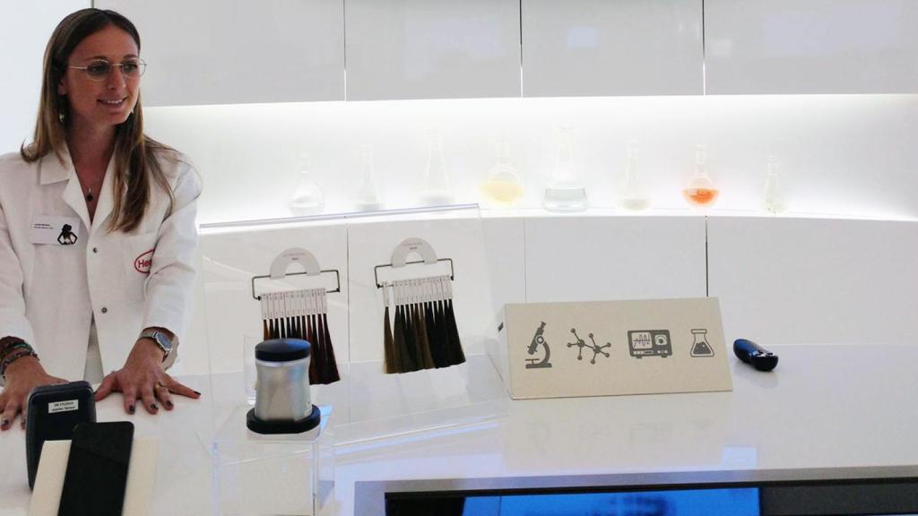 Lucile Bonnin, responsable del área de innovación de Henkel Beauty Care, durante la presentación.