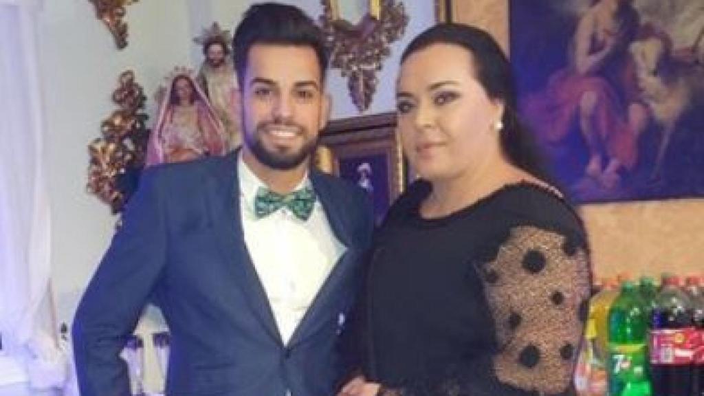 Falete junto a su pareja actual.