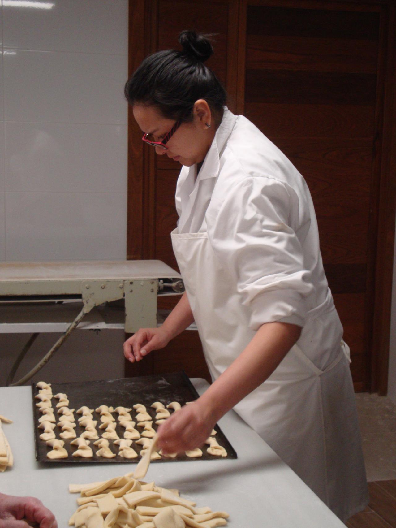 Carolina, autora del reportaje, en plena faena de repostería.