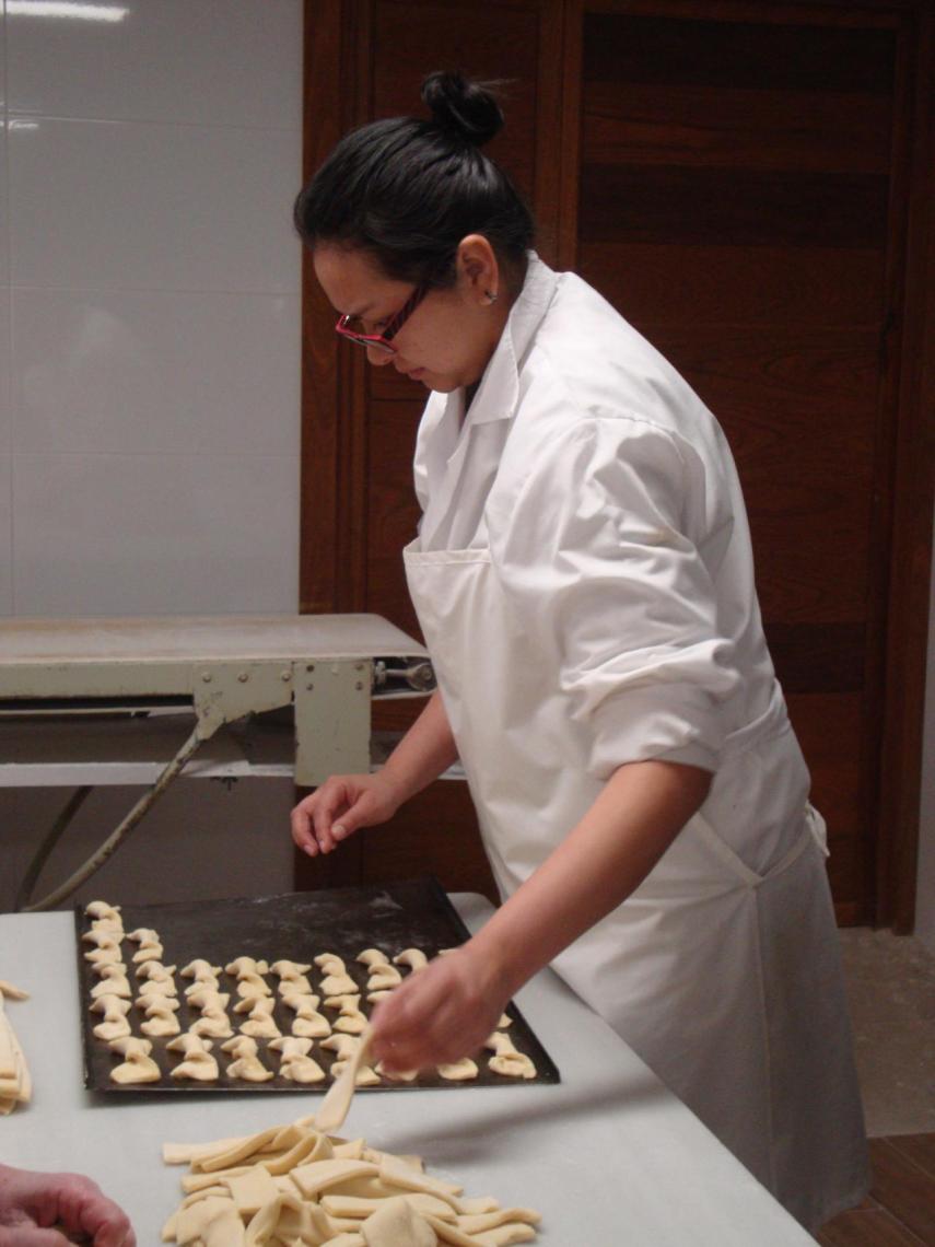 Carolina, autora del reportaje, en plena faena de repostería.